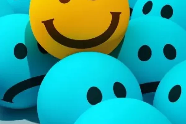 unique-smile-emoji-wallpaper